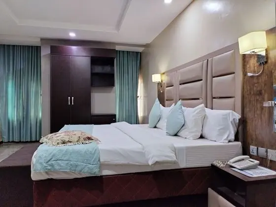 Luxury Oda