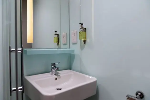 Basic Tek Büyük Yataklı Oda, 1 Çift Kişilik Yatak, Penceresiz