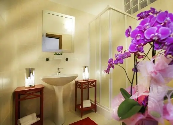 Üç Kişilik Oda, Ortak Banyo