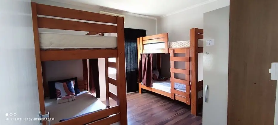 Quarto coletivo de 4 camas