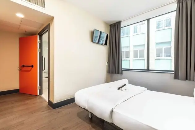 Standard Tek Büyük Yataklı Oda, 1 Çift Kişilik Yatak (Wheelchair Accessible)