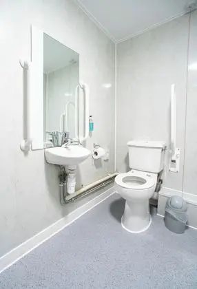 Tek Büyük Yataklı Oda, Engellilere Uygun, Penceresiz