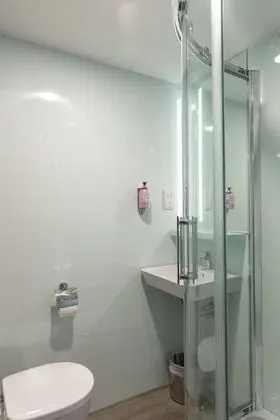 Tek Büyük Yataklı Oda, Penceresiz