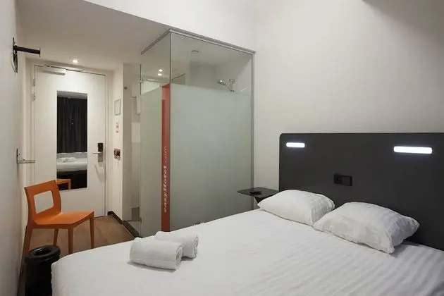 Small Room, 1 Double Bed