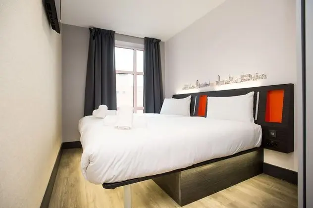 Standard Tek Büyük Yataklı Oda