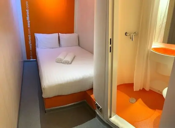 Tek Büyük Yataklı Oda, Penceresiz