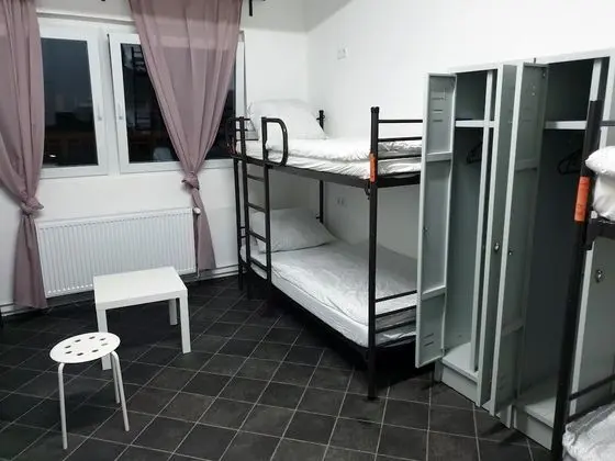 Basic Oda, Birden Çok Yatak, Ortak Banyo (8 pers.)