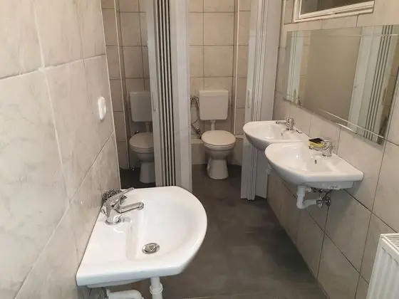 Basic Oda, Birden Çok Yatak, Ortak Banyo (8 pers.)