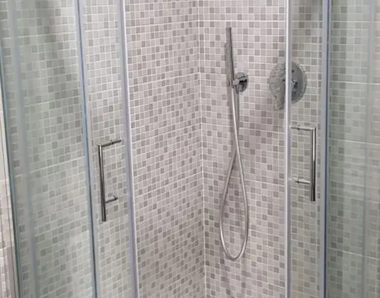 Üç Kişilik Oda, 1 Büyük (Queen) Boy Yatak ve Çekyat (Gialla)