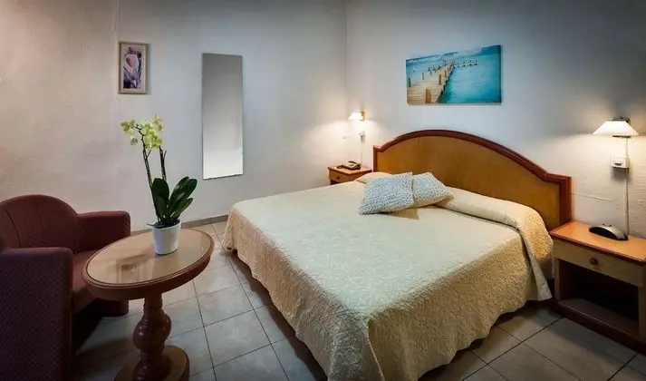 Üç Kişilik Oda, Ortak Banyo