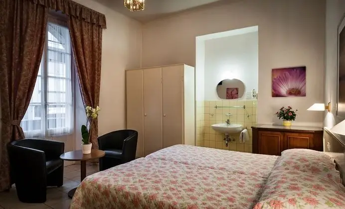 Üç Kişilik Oda, Ortak Banyo