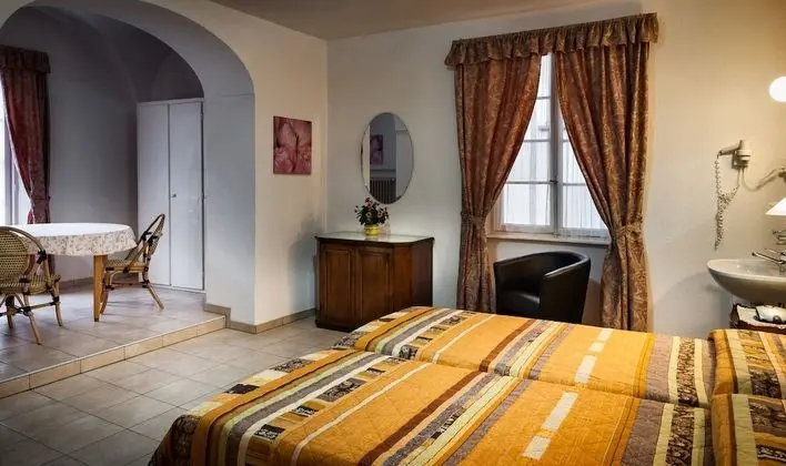 Üç Kişilik Oda, Ortak Banyo