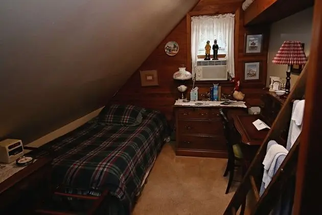 Premium Oda, 2 Tek Kişilik Yatak, Ortak Banyo (Burke Room)