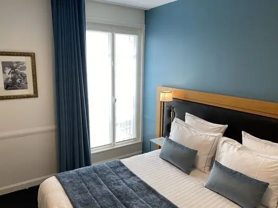 Chambre Classique - Balcon Tour Eiffel