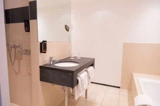 Superior Tek Büyük veya İki Ayrı Yataklı Oda, Nehir Manzaralı