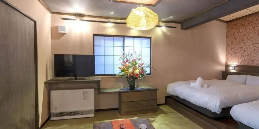 Oda, Sigara İçilmez (For 8 People)