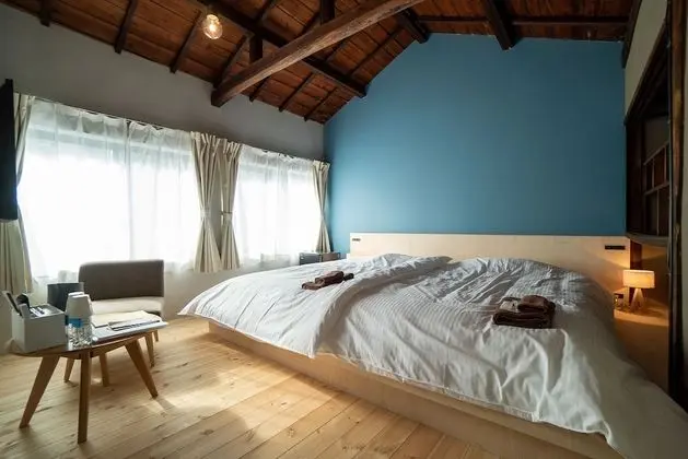 Ev (Private Vacation)