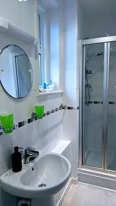 Tek Büyük Yataklı Oda, Banyolu/Duşlu