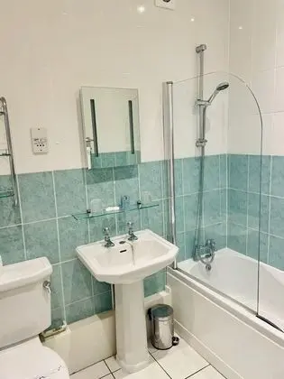 Tek Büyük Yataklı Oda, Banyolu/Duşlu