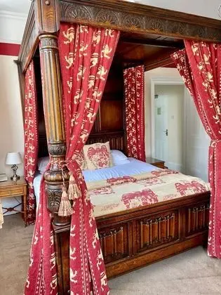 Tek Büyük Yataklı Oda (Four Poster)
