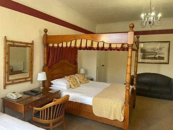 Tek Büyük Yataklı Oda (Four Poster)