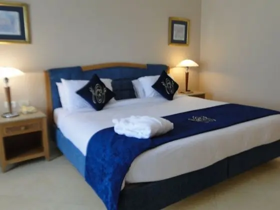 Deluxe Pool & Sea View