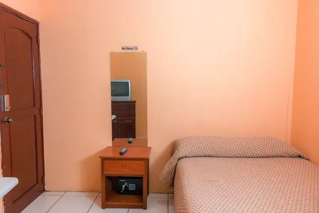 Basic Tek Büyük Yataklı Oda