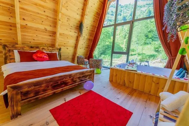 Bungalow, Dere Manzaralı, Şömineli ve Jakuzili