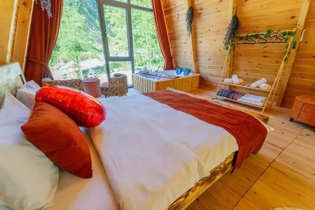 Jakuzili Bungalow , Dere Manzaralı, Şömineli ve Jakuzili