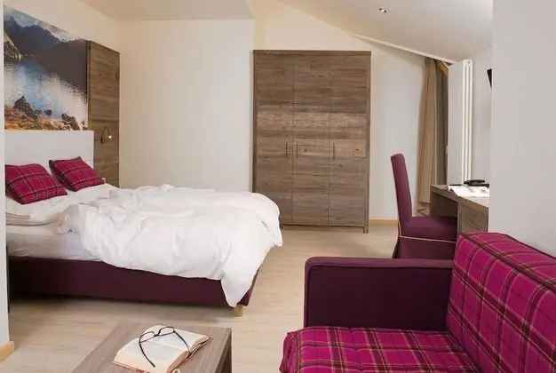 Üç Kişilik Oda