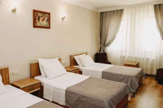 Basic Üç Kişilik Oda, Deniz Manzaralı