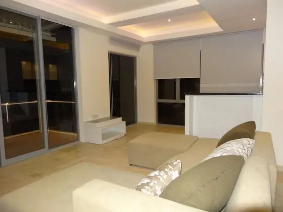 Apartment with Pool View
