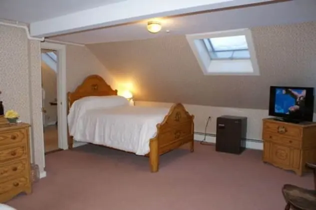 Room (Two Beds Q&F)