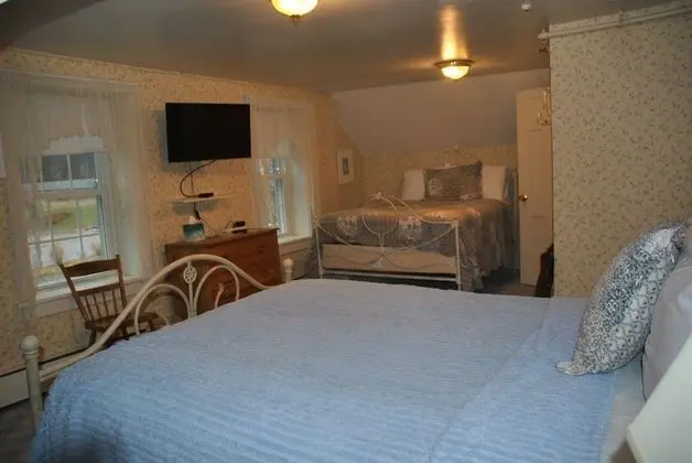 Room (Two Beds Q&F)