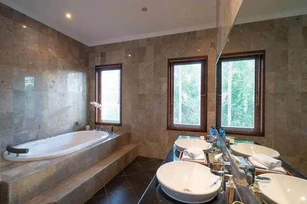 Luxury Villa, Birden Çok Yatak Odası