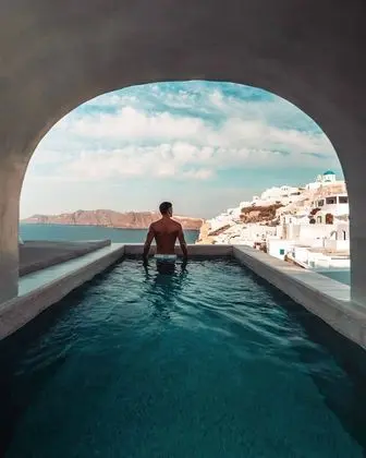 Majestic Suite with private outdoor heated plunge pool and Caldera view