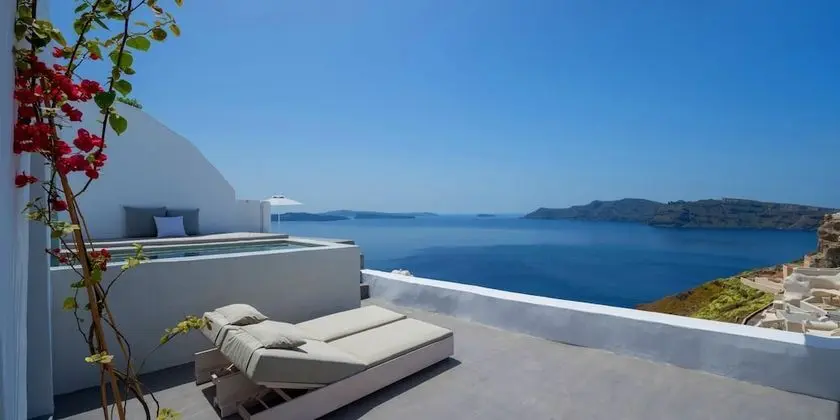 Majestic Suite with private outdoor heated plunge pool and Caldera view