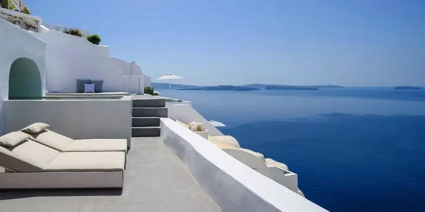 Majestic Suite with private outdoor heated plunge pool and Caldera view