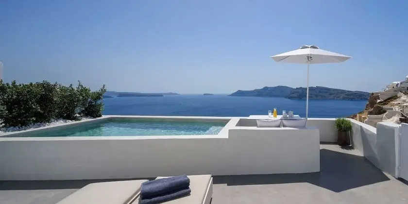 Premium Suite with private outdoor heated plunge pool and Caldera view