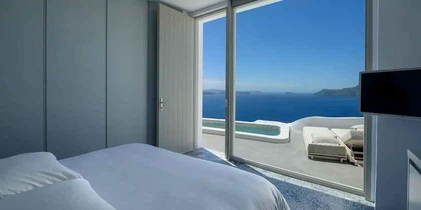 Premium Suite with private outdoor heated plunge pool and Caldera view