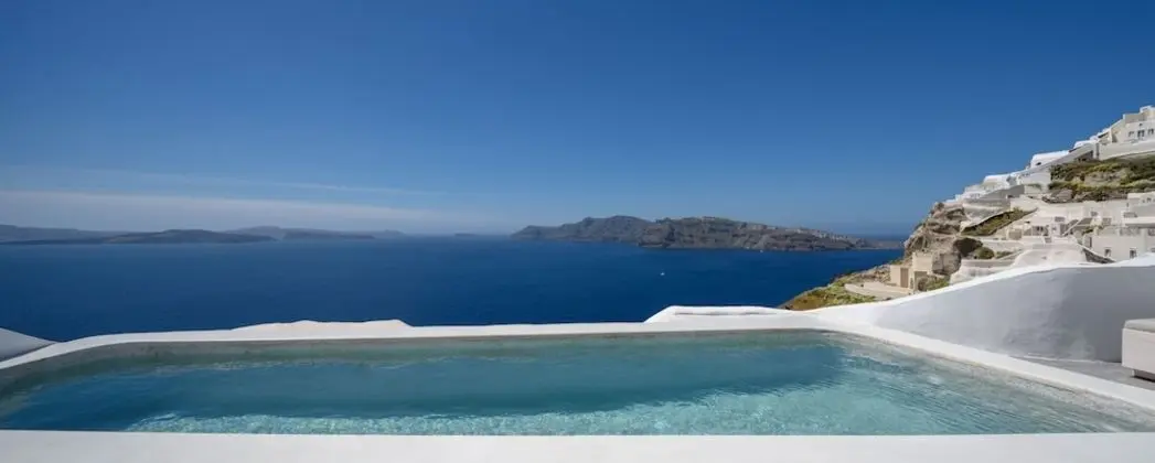 Premium Suite with private outdoor heated plunge pool and Caldera view