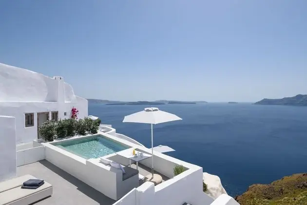 Premium Suite with private outdoor heated plunge pool and Caldera view