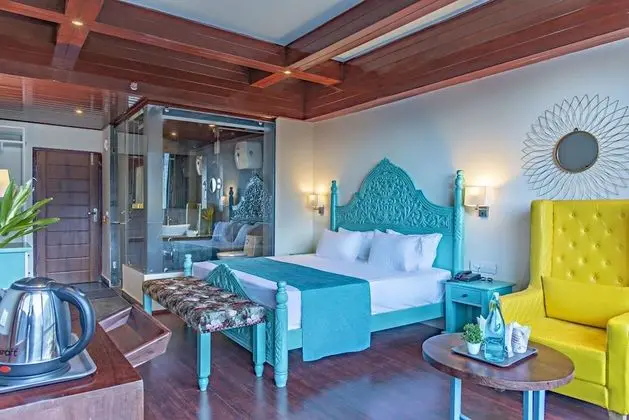 Luxury Oda