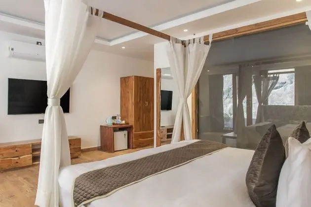 Luxury Oda