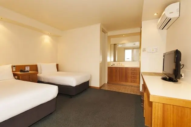 Üç Kişilik Oda (Queen + Single Room)