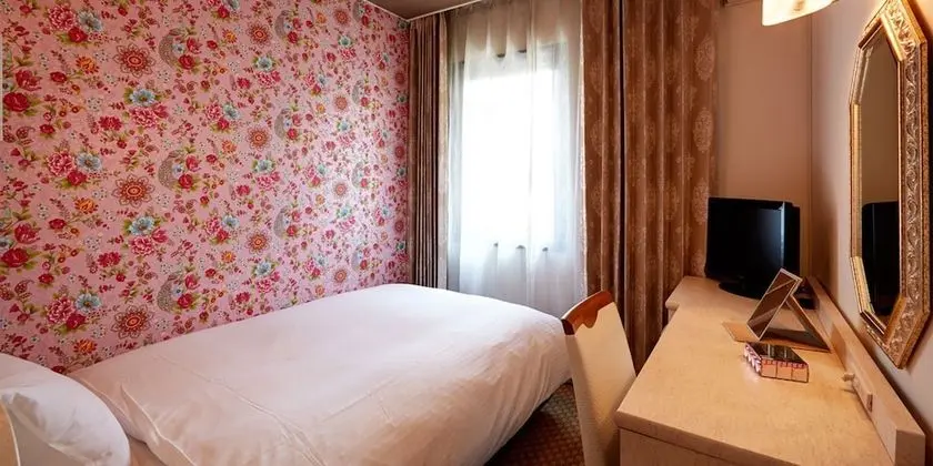 Tek Kişilik Oda, Sigara İçilmez
