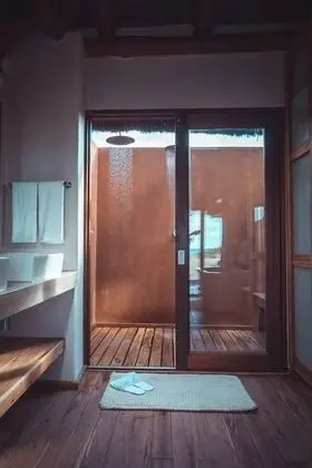 Deluxe Tek Büyük Yataklı Oda, 1 En Büyük (King) Boy Yatak, Sigara İçilmez, Okyanus Manzaralı