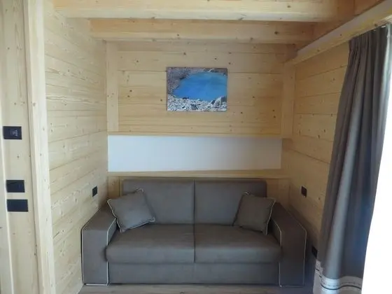 Junior Süit, Balkon