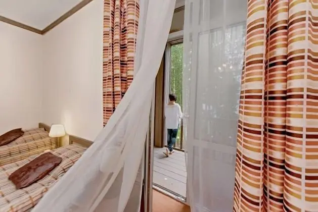 Tek Büyük veya İki Ayrı Yataklı Oda, Bahçe Manzaralı