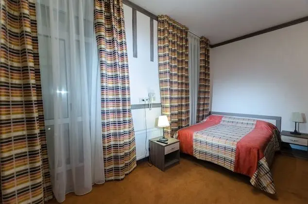 Tek Büyük veya İki Ayrı Yataklı Oda, Göl Manzaralı